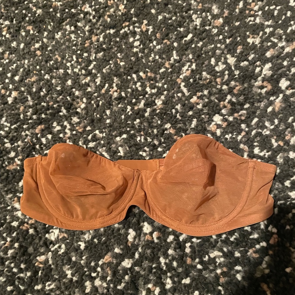 SKIMS Tan Strapless Bra